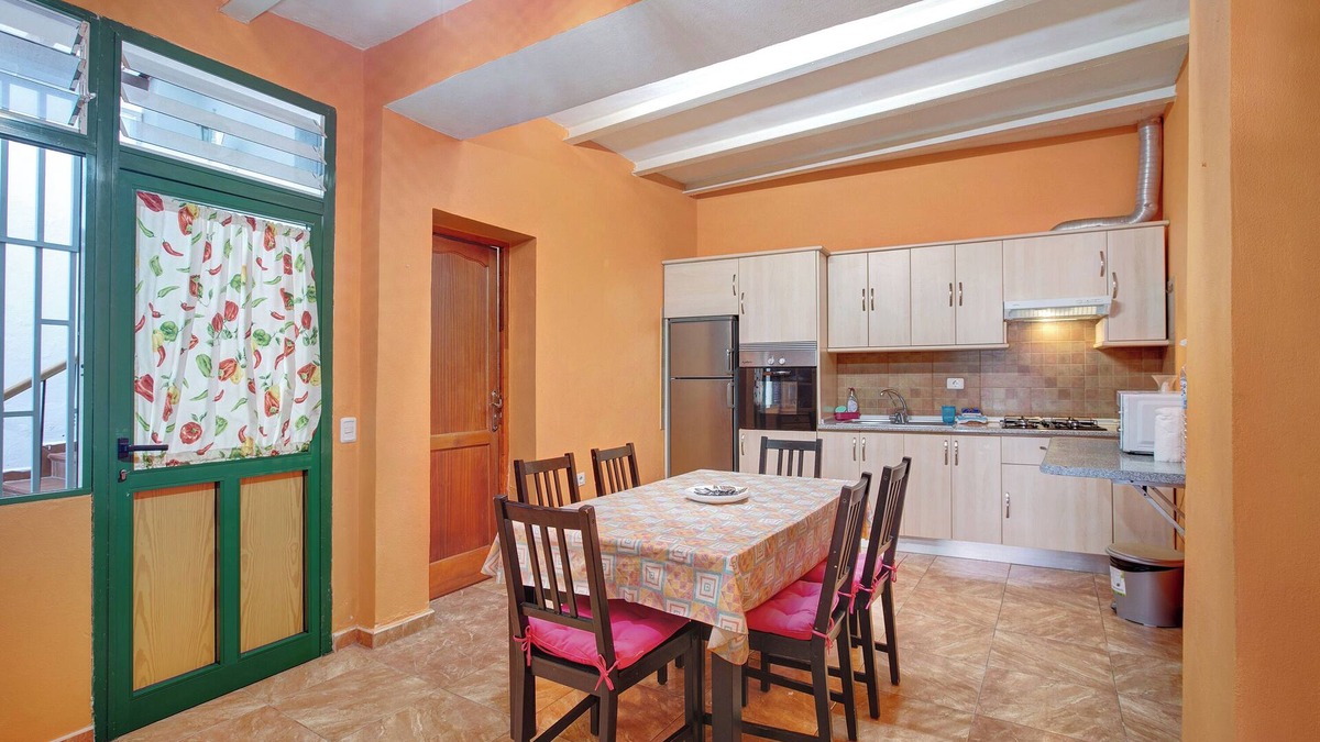 La Guancha Apartment | Spacious Apartment 'Casa Marrero' with Wi-Fi