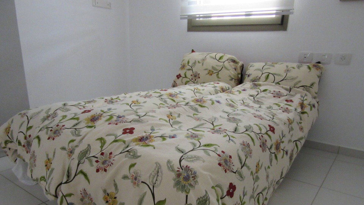 Kiryat HaLeom Apartment | spacious apartment-central location