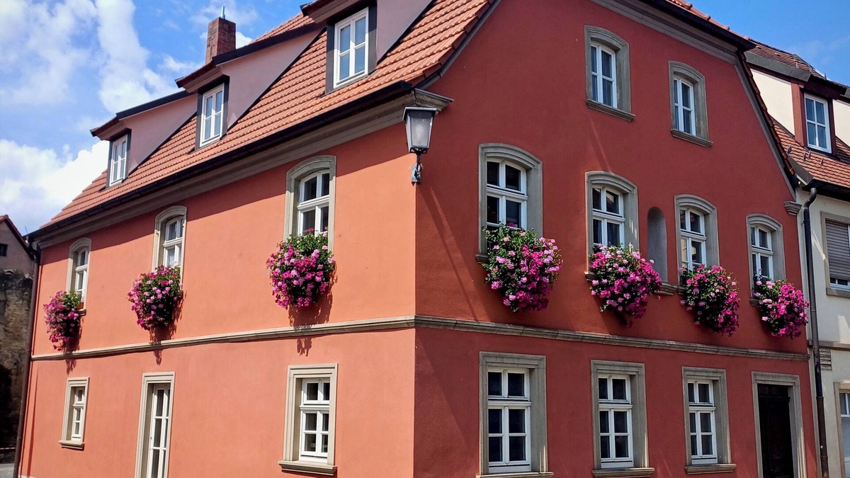 Zeil Apartment | Spacious apartment in a listed building in the old town of Zeil am Main