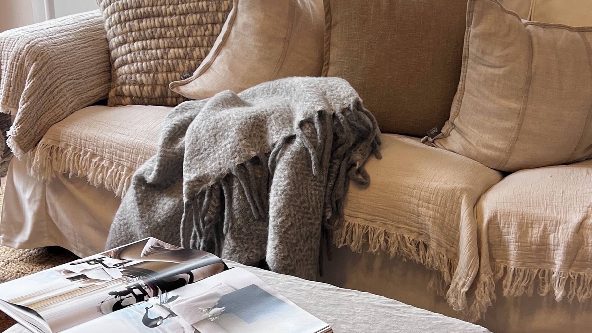 Iluka Apartment | Spacious Apartment for Four. In the Heart of Iluka steps to River, Cafe and Bar.