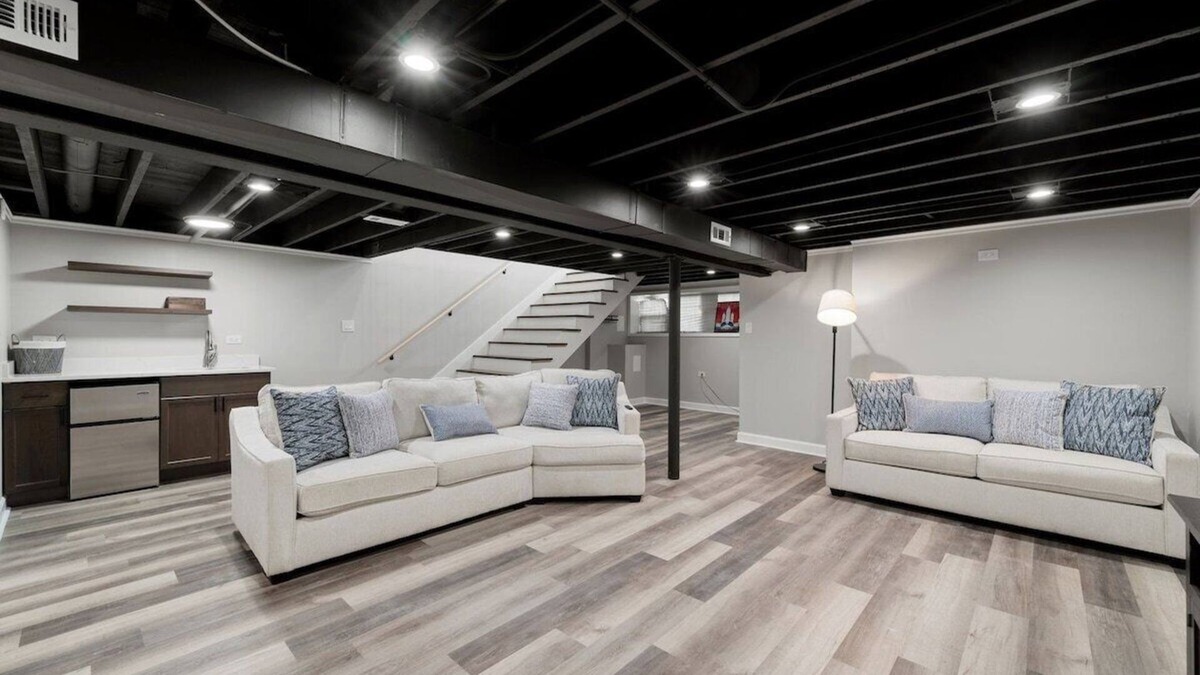 Clearing Apartment | Spacious apartment in Chicago