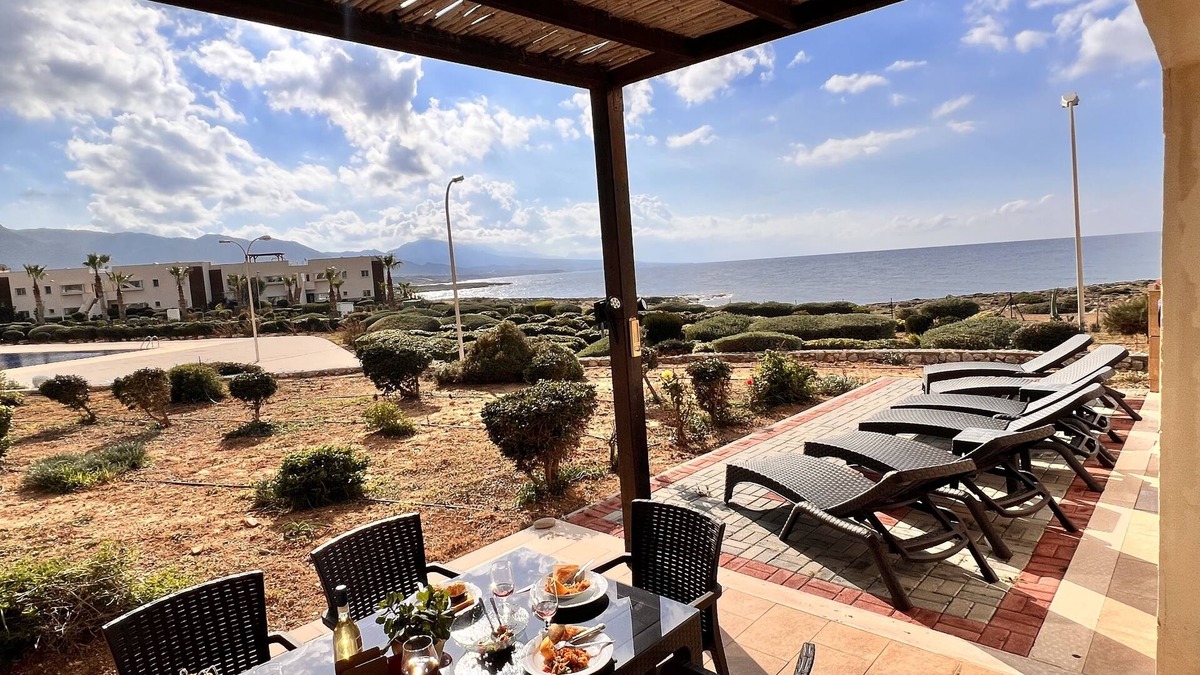Tatlisu Apartment | Spacious apartment in Tatlisu North Cyprus, 3 Communal swimming pools on site