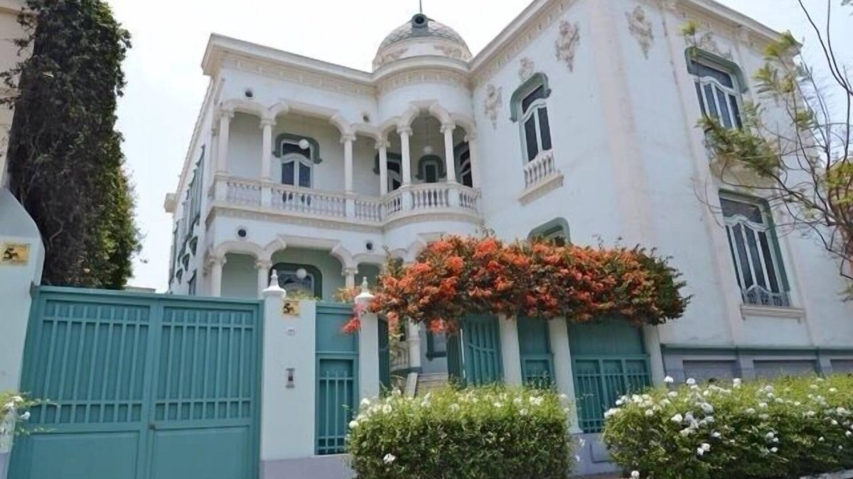 Barranco Apartment | Spacious apartment in the gardens of a fairy tail Monumental Mansion