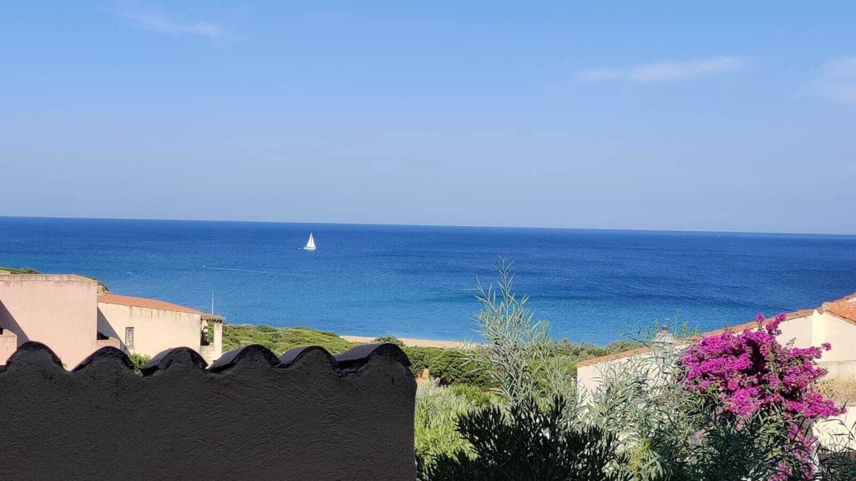 Portu Maga Apartment | Spacious apartment in seafront condo