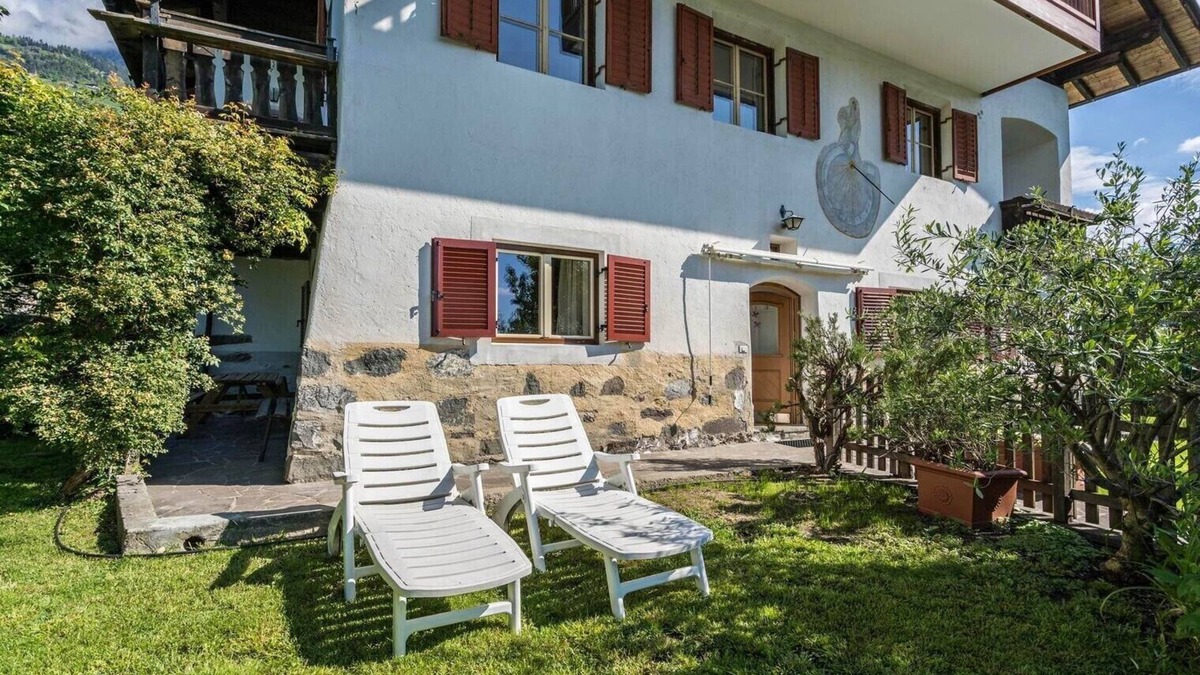 Lagundo Apartment | Spacious Apartment “Lafreid Algund” near Merano with Mountain View, Wi-Fi & Garden
