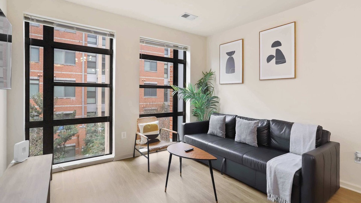 Arlington Apartment | Spacious Apartment near DC W Gym