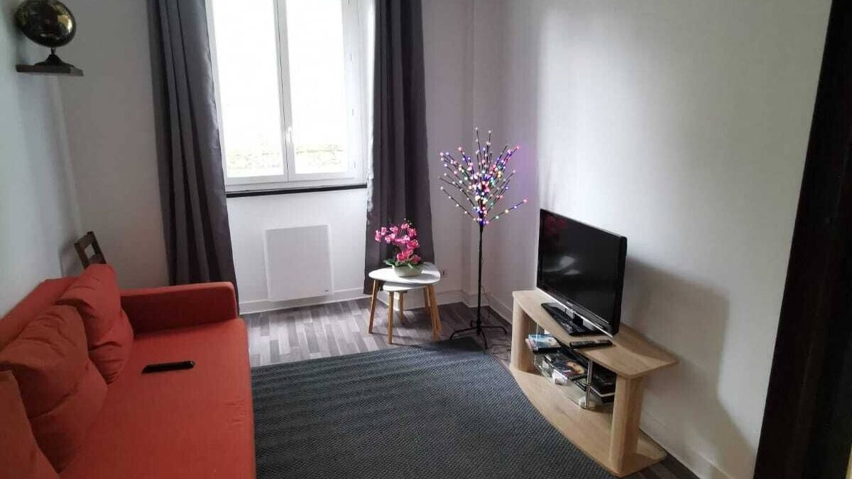 Etampes Apartment | Spacious apartment near RER C station