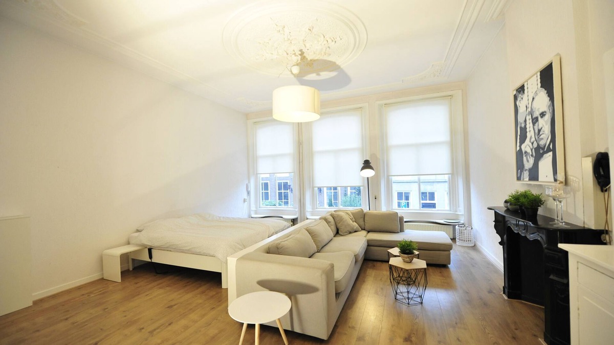 Zaltbommel Apartment | Spacious apartment in monumental building center Zaltbommel.