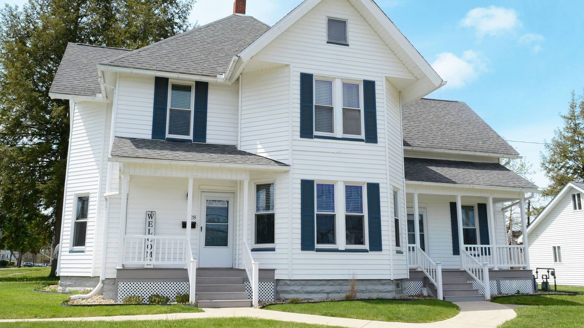 Newton Falls Condo | Spacious apartment in the heart of Newton Falls Ohio
