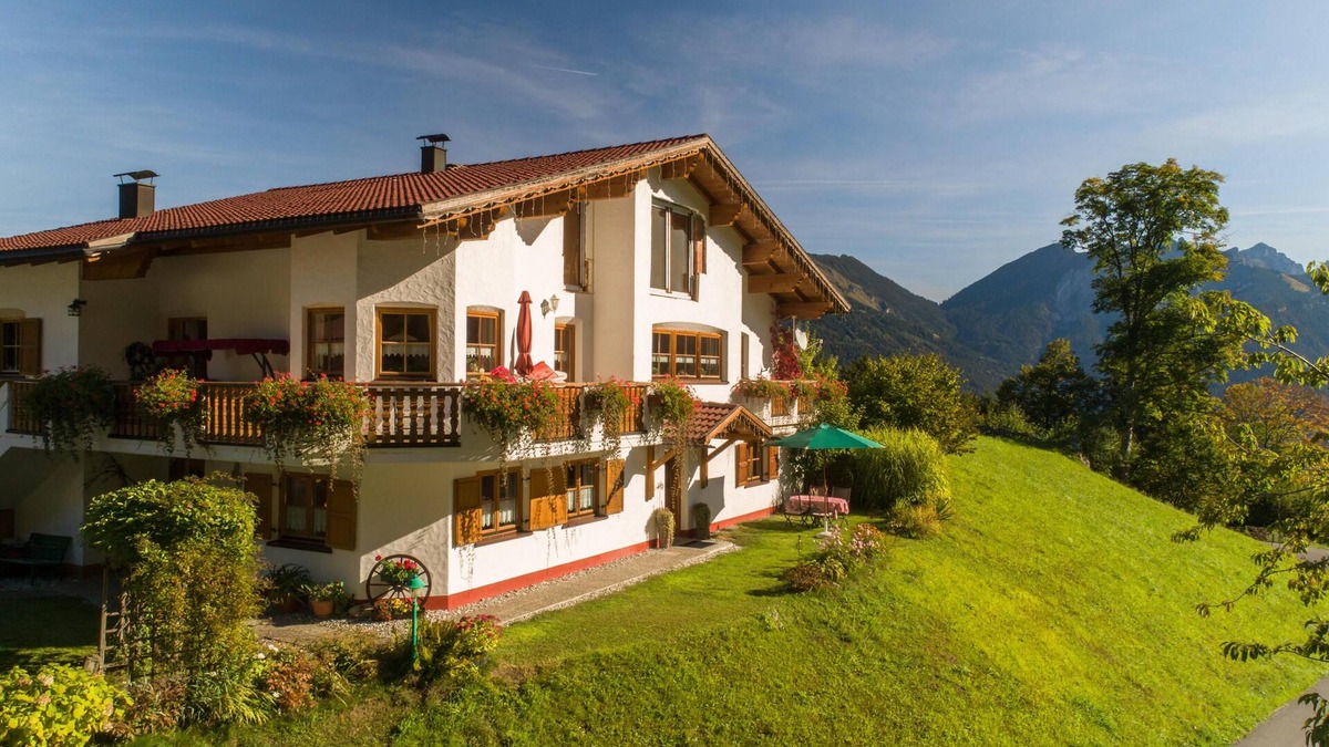 Buerserberg Apartment | Spacious apartment with lovely garden