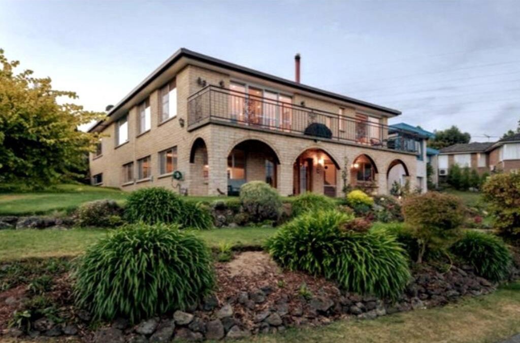 Lenah Valley Apartment | Spacious Apartment with the view of Mt. Wellington