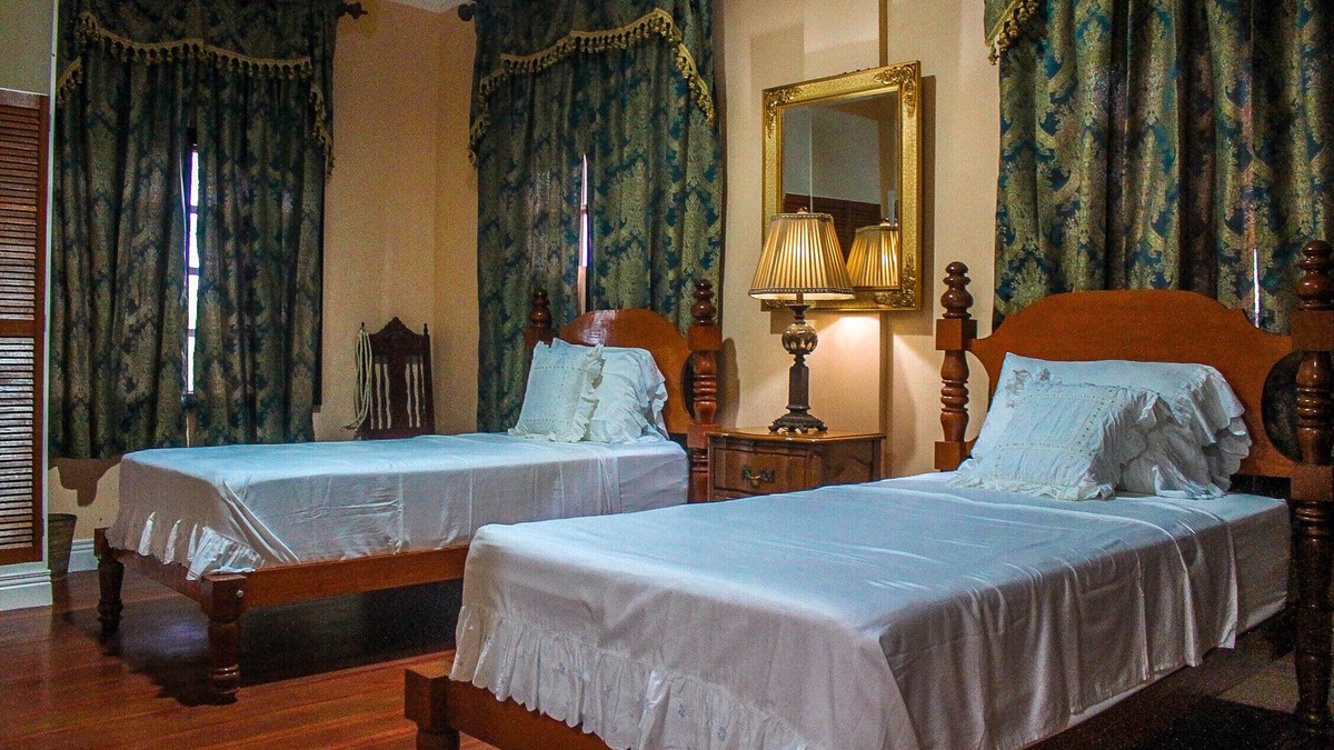Malitbog Apartment | Spacious Apartment with Sea and Mountain Views