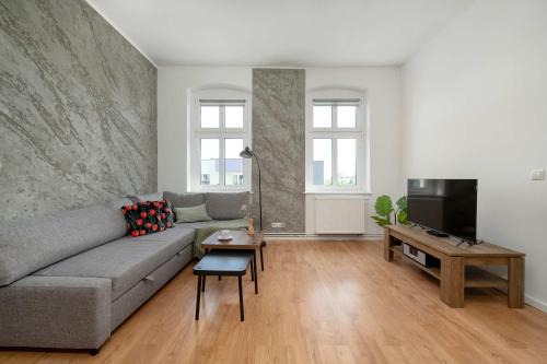 Brochow Apartment | Spacious Apartment with WiFi & Smart TV Remote Working by Noclegi Renters