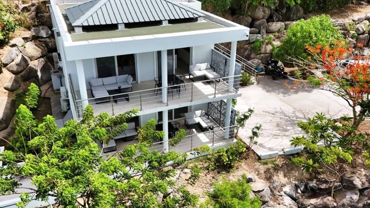 Anse Marcel Apartment | spacious appartment facing the sea with private garden jaccuzi and plancha grill