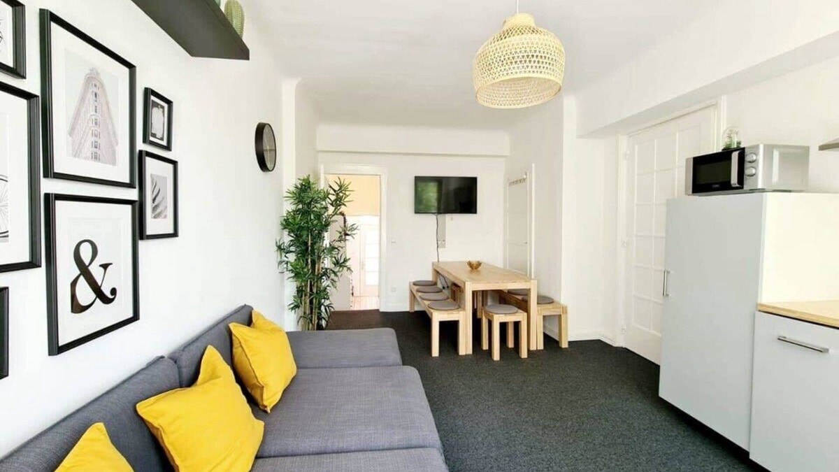 Barmbek-Sued Apartment | Spacious Apt. for 9 in great location