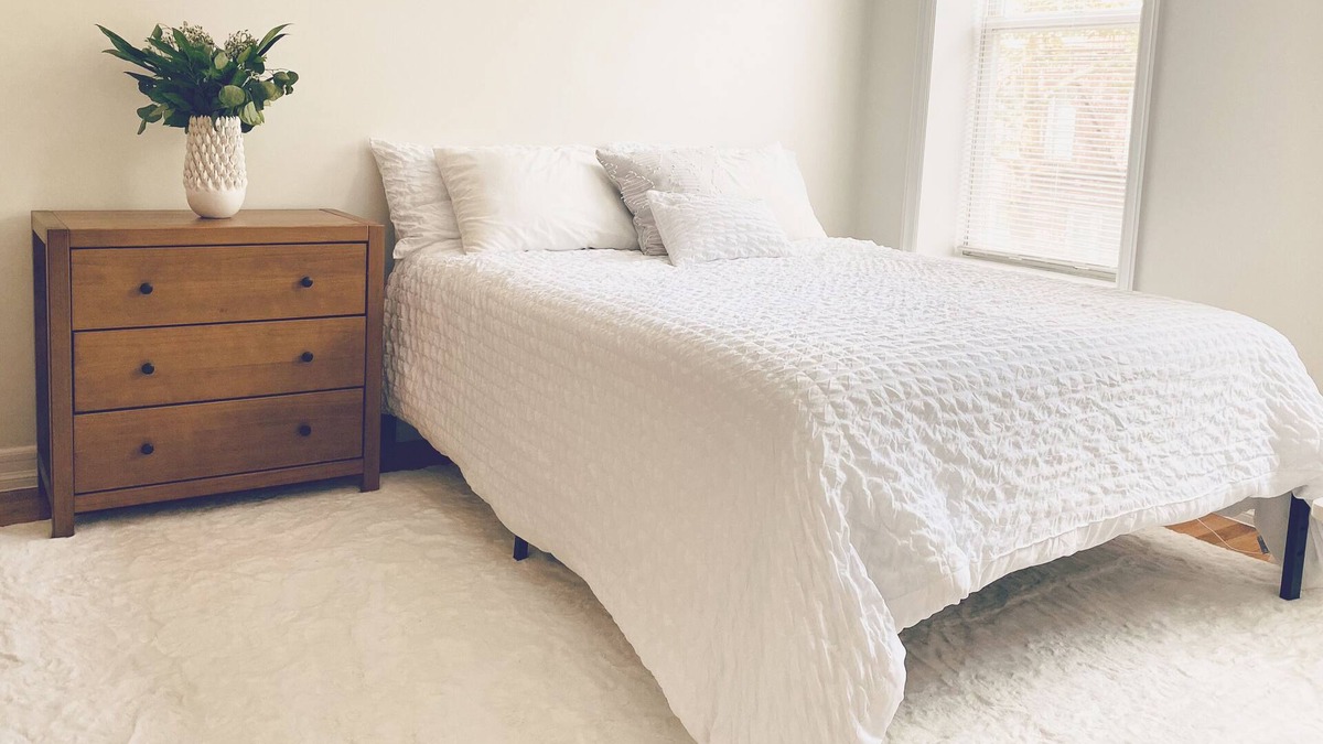 Bay Ridge Apartment | Spacious apt in SW Brooklyn on a tree-lined st. 10min to R train, 9min to Ferry.