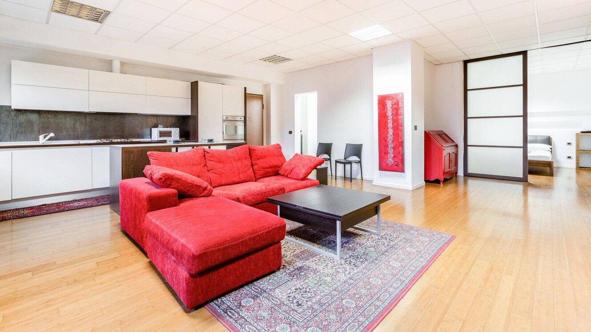 La Fontana Apartment | Spacious APT just 250m from "Zara" M3 stop!