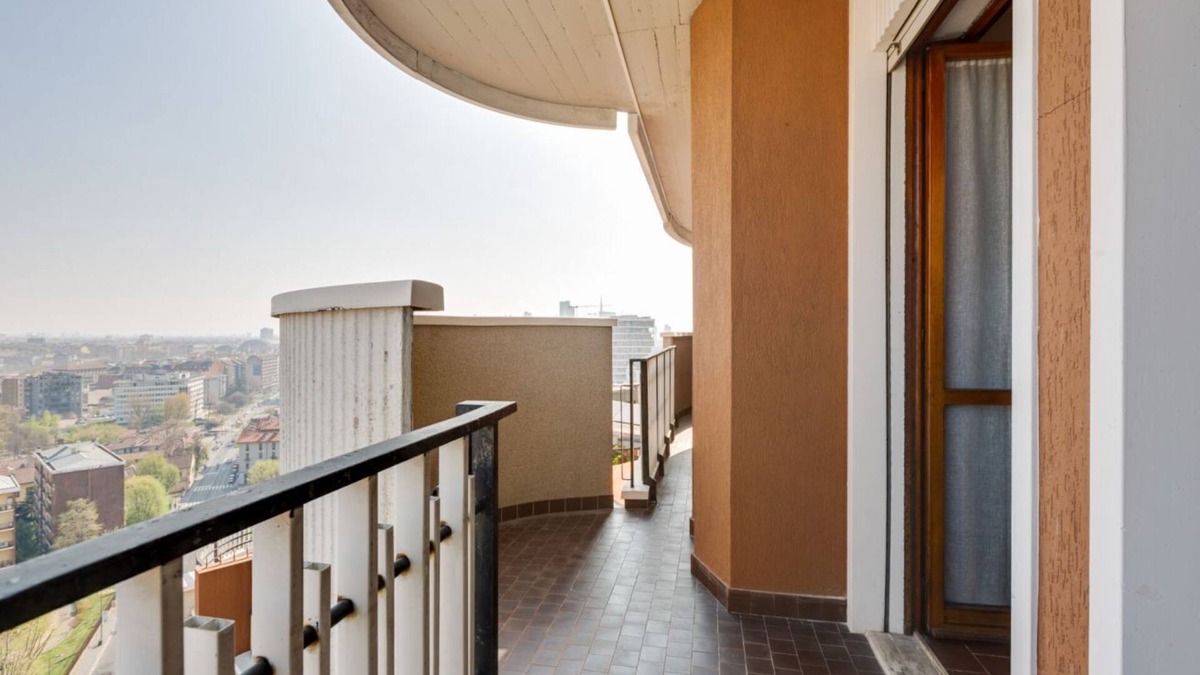 Greco Apartment | Spacious APT with terrace! Central Station 2km away