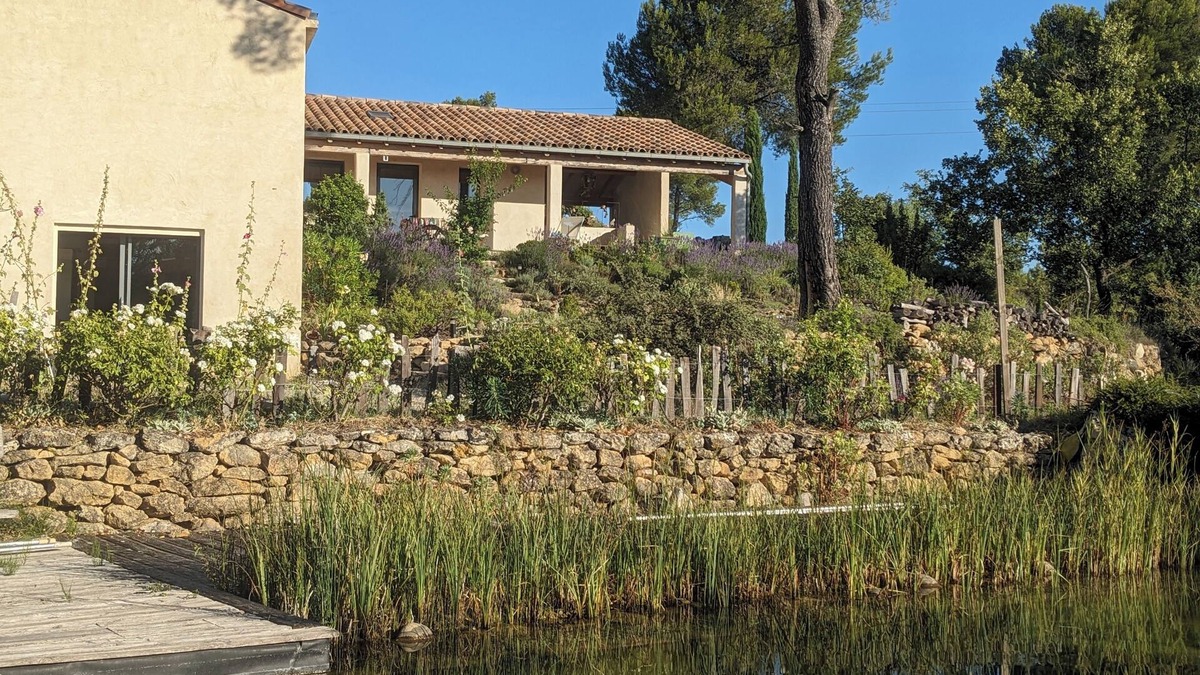 Jouques House | Spacious architect's house with natural swimming pool 15m x 4