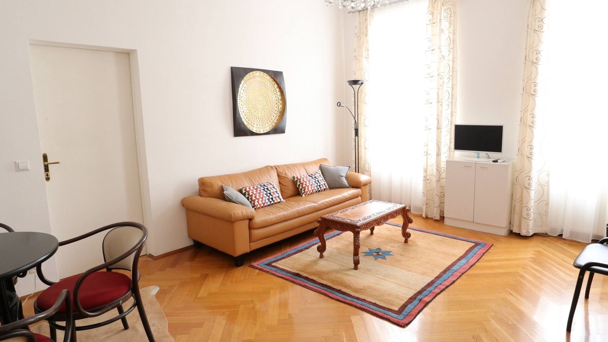 Rudolfsheim-Funfhaus Apartment | Spacious Art Nouveau apartment with subway nearby in Schönbrunn area
