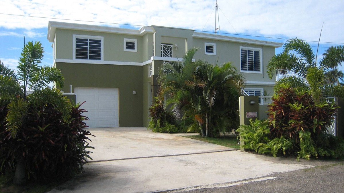 Jobos Apartment | Spacious, attractively decorated 2 BR 1bath gated Apt, 4 Mins to Jobos Beach
