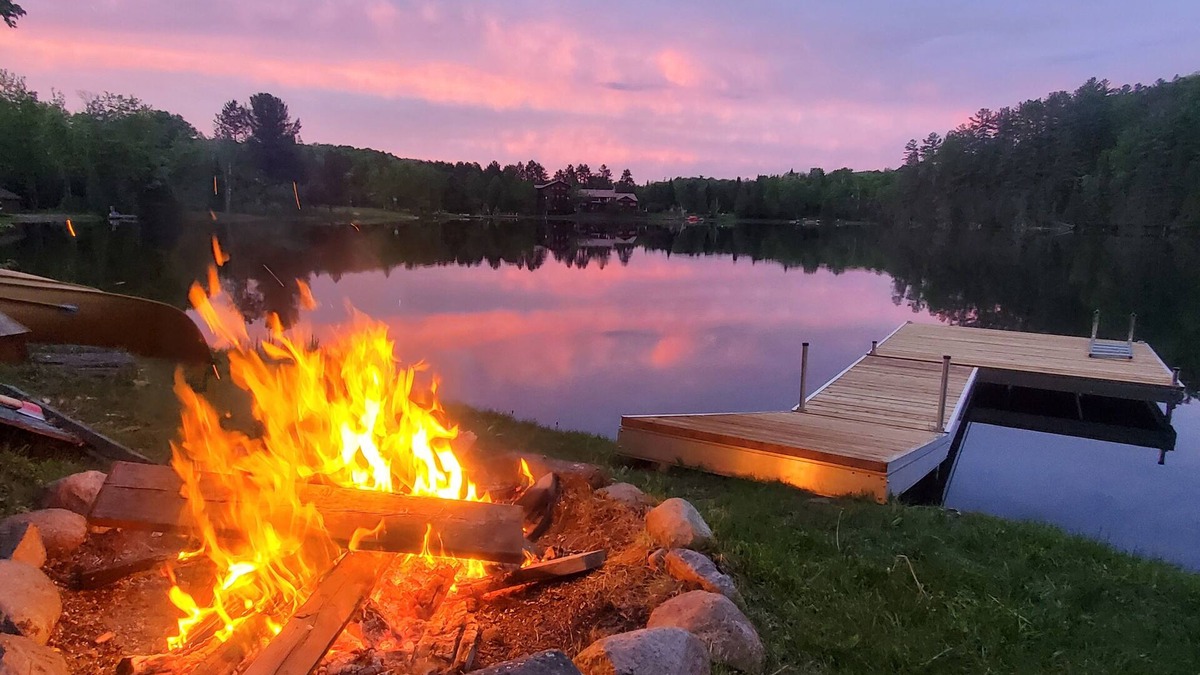 Bancroft Cottage | Spacious Bancroft Cottage- Private Lakefront/Sauna/In Town
