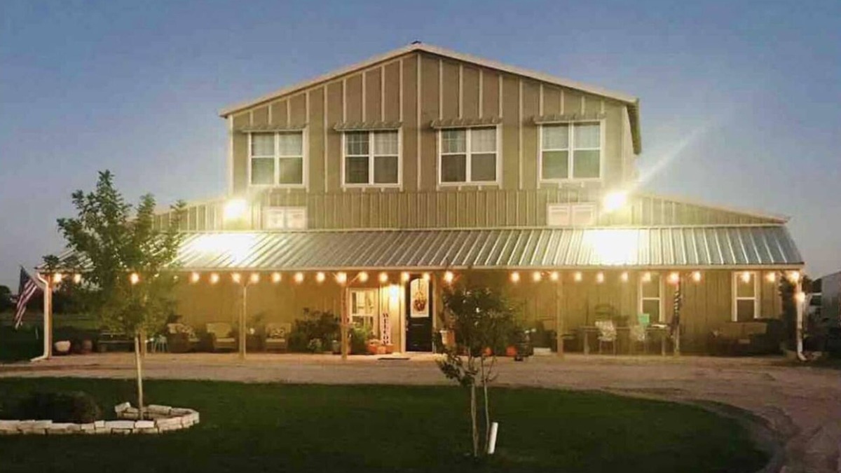 McLennan County House | Spacious Barndominium with Wifi, Games