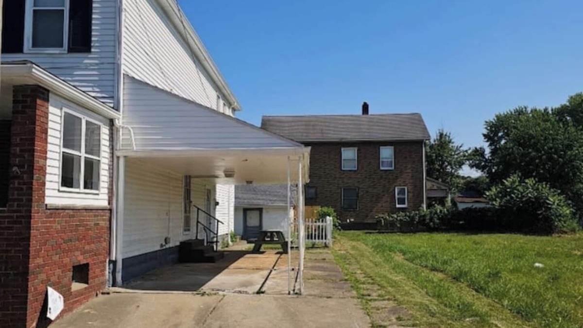 Steubenville Apartment | Spacious Basement Apartment with Easy Access to Hospitals and Freeways with WiFi