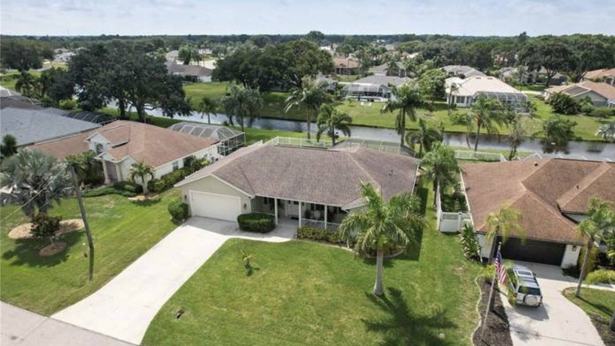 Long Meadow House | ☀️🌴Spacious beach home on a canal 18 minutes to the Manasota key beach 🌴☀️