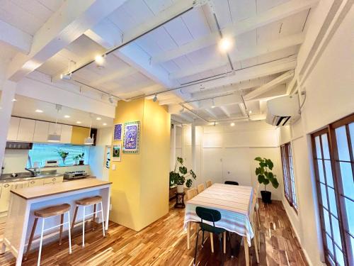 Kakisaki House | Spacious Beach Home 350m to Sotoura Beach
