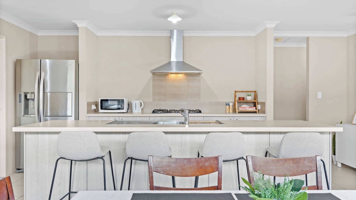 Dawesville House | Spacious Beach House – Family & Pet-Friendly