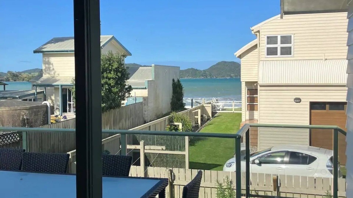 Oakura House | Spacious Beach House