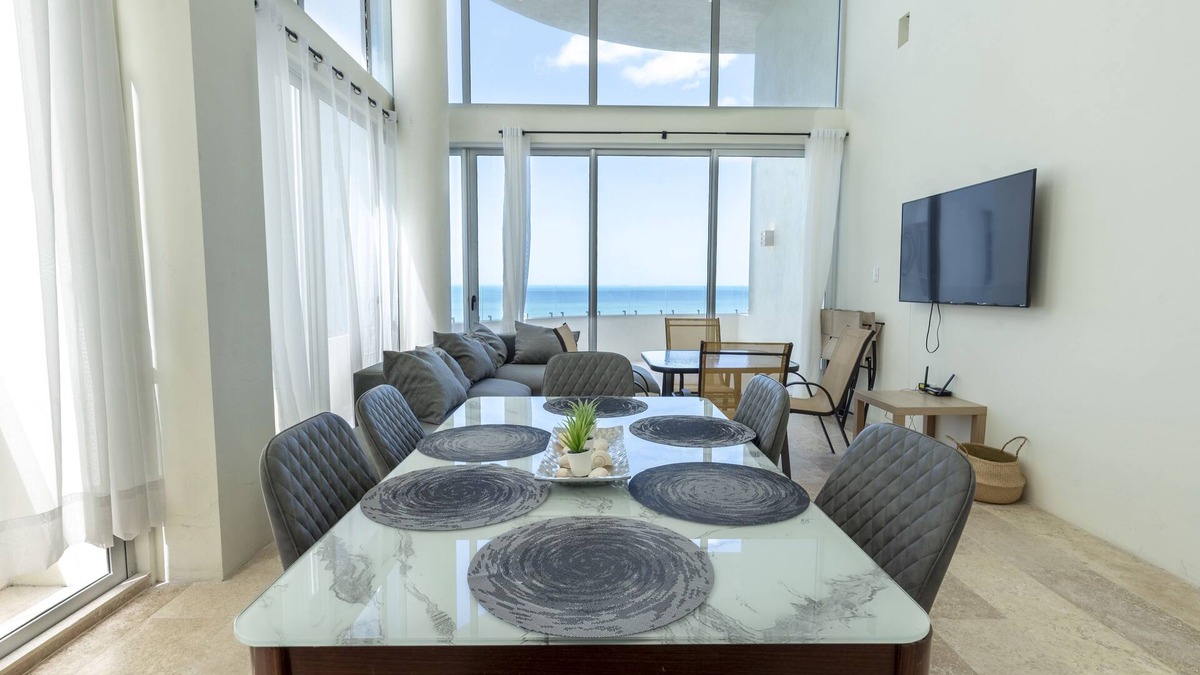 Miramar Apartment | Spacious beachfront apartment with ocean views, private balcony & heated pool