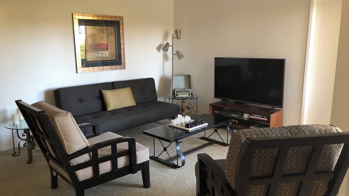 Deepwell Estates Condo | Spacious Biltmore condo with private balcony