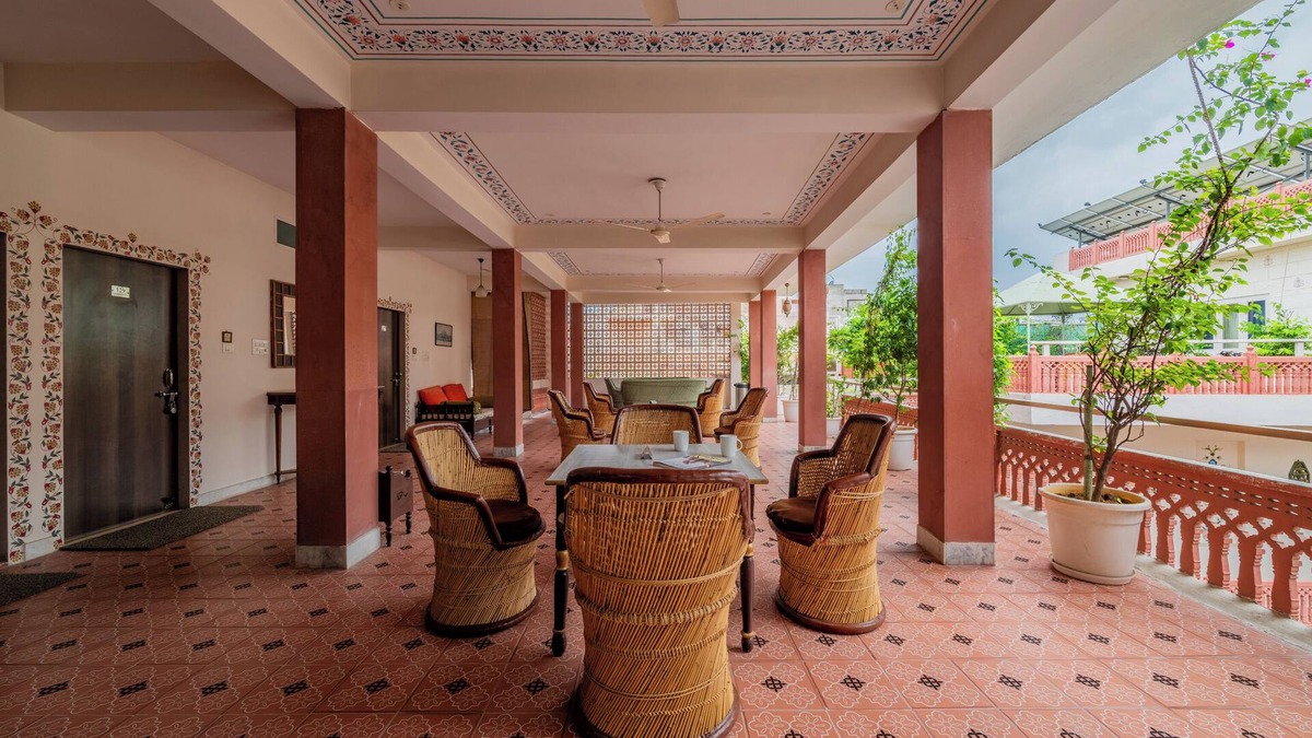 Adarsh Nagar Apartment | Spacious boutique hotel-suites in jaipur city centre with a lovely pool