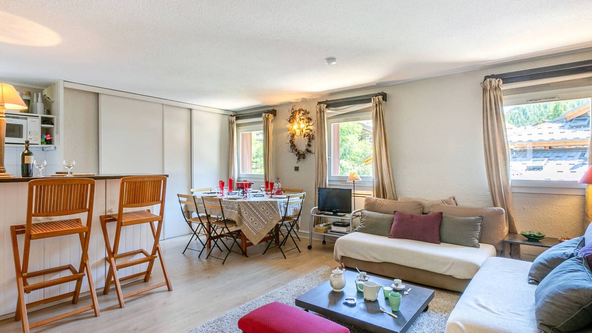 Le Cret Apartment | Spacious & Bright 4-Room Apartment | WiFi, Near Center, Pets Welcome