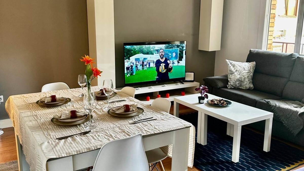 El Guinardo Apartment | Spacious, bright and peaceful apartment with panoramic views of Barcelona