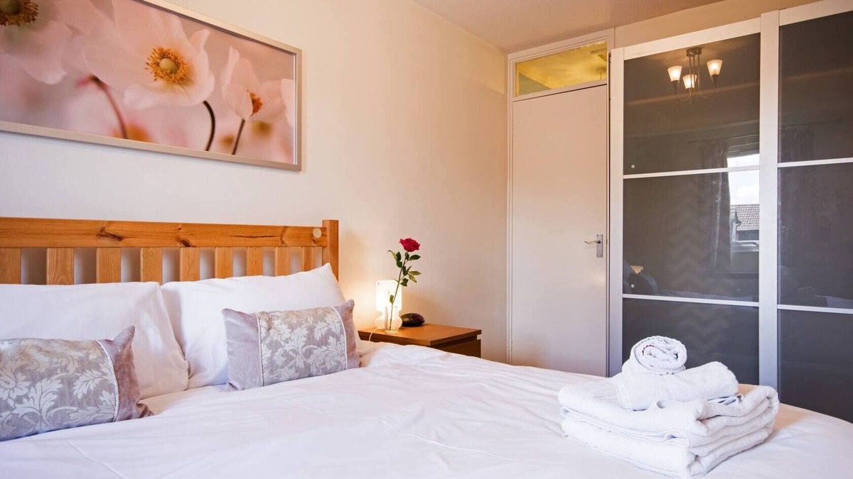 Newbury House | Spacious, bright, central apartment for up to 4