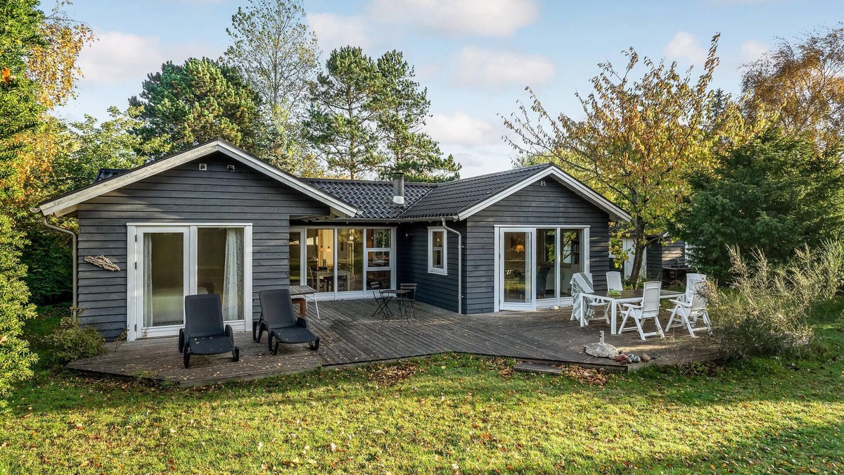 Yderby House | Spacious, bright vacation home in a naturally beautiful location close to the water.