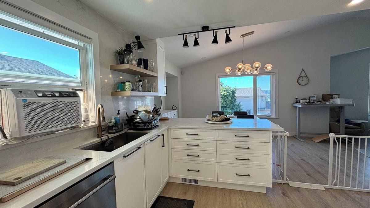 Coquitlam House | Spacious Bright renovated family home with Views! - Westwood Plateau