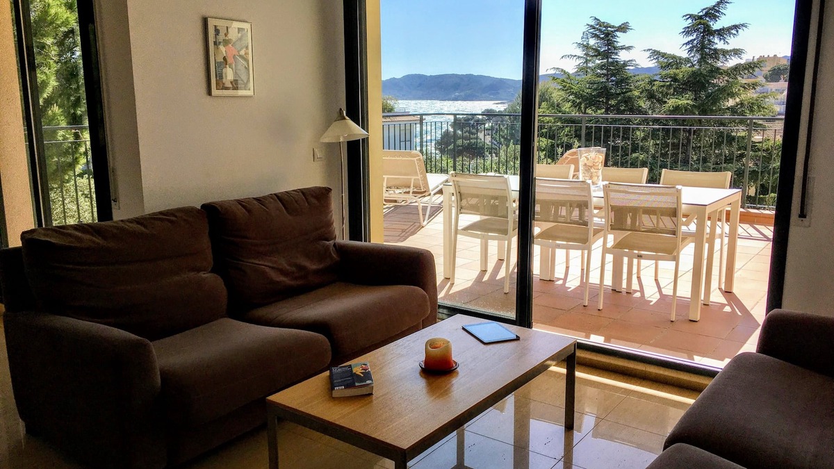 Llanca Apartment | Spacious, bright, terrace and sea view garden, near beaches and harbor, air conditioning/wf