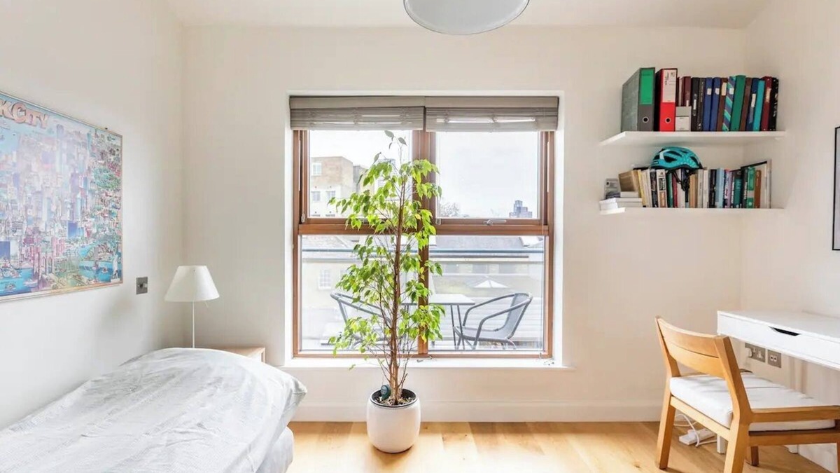 Haggerston Apartment | Spacious bright top floor apt w/view, gym, courtyard in the heart of Shoreditch