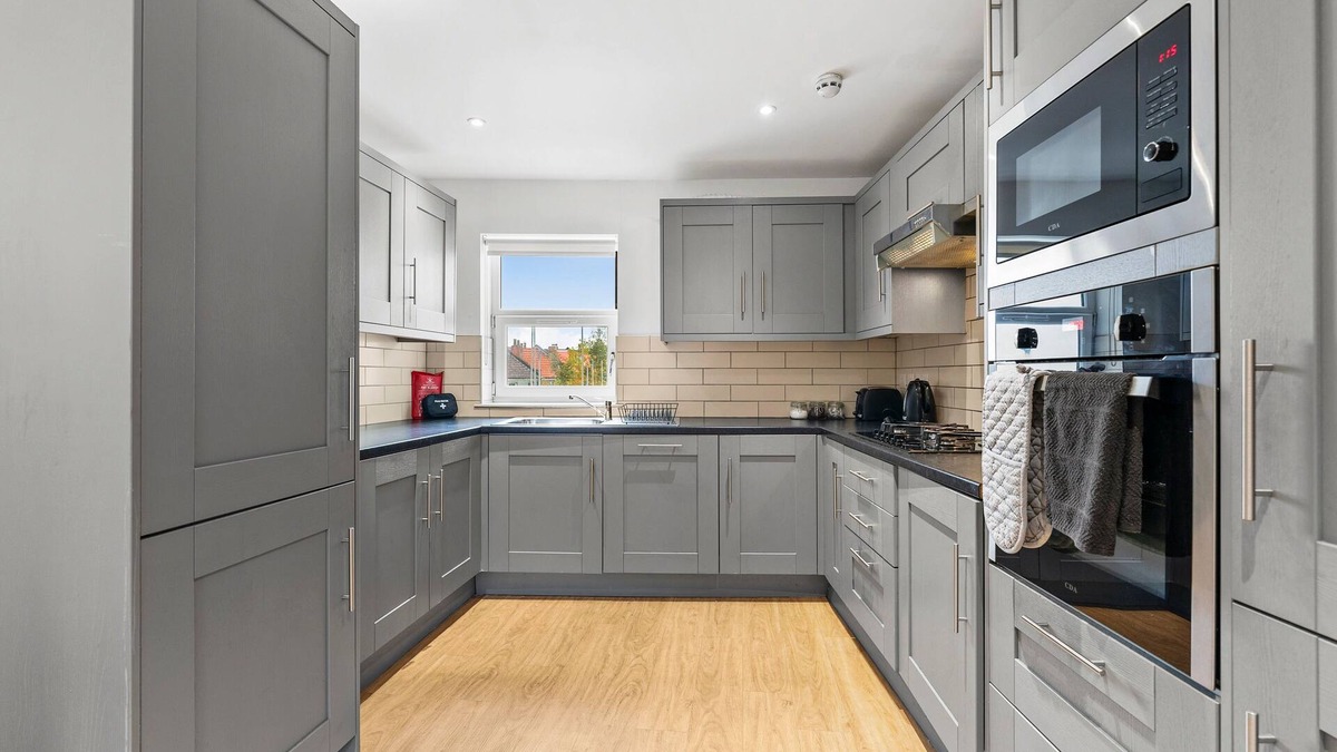 Staple Hill Apartment | Spacious Bristol Apartment - Parking + WIFI