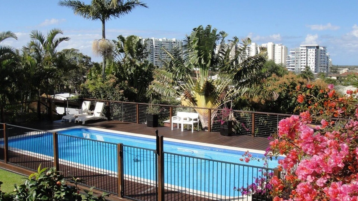 Labrador House | Spacious Broadwater family home, huge pool & fantastic views