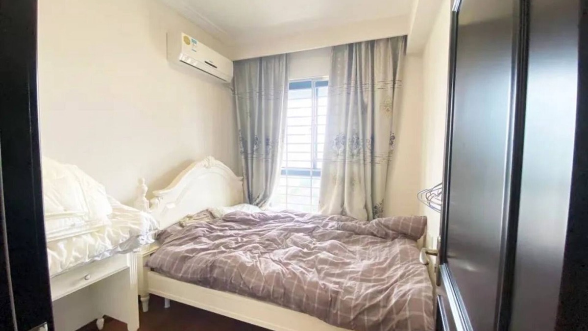 Xincheng District House | Spacious building with 2 bedrooms and AC, WiFi in brilliant Hohhot