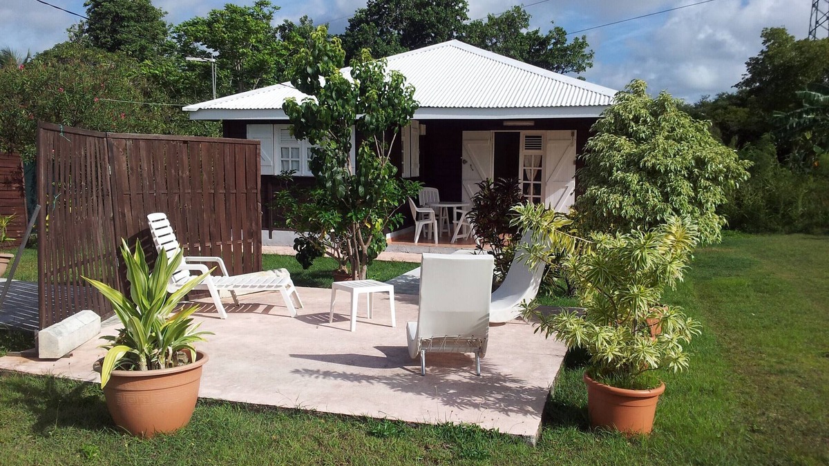 Sainte-Anne House | SPACIOUS BUNGALOW IN CREOLE TYPE F2 800M QUIET TOWN OF SAINTE ANNE 97180