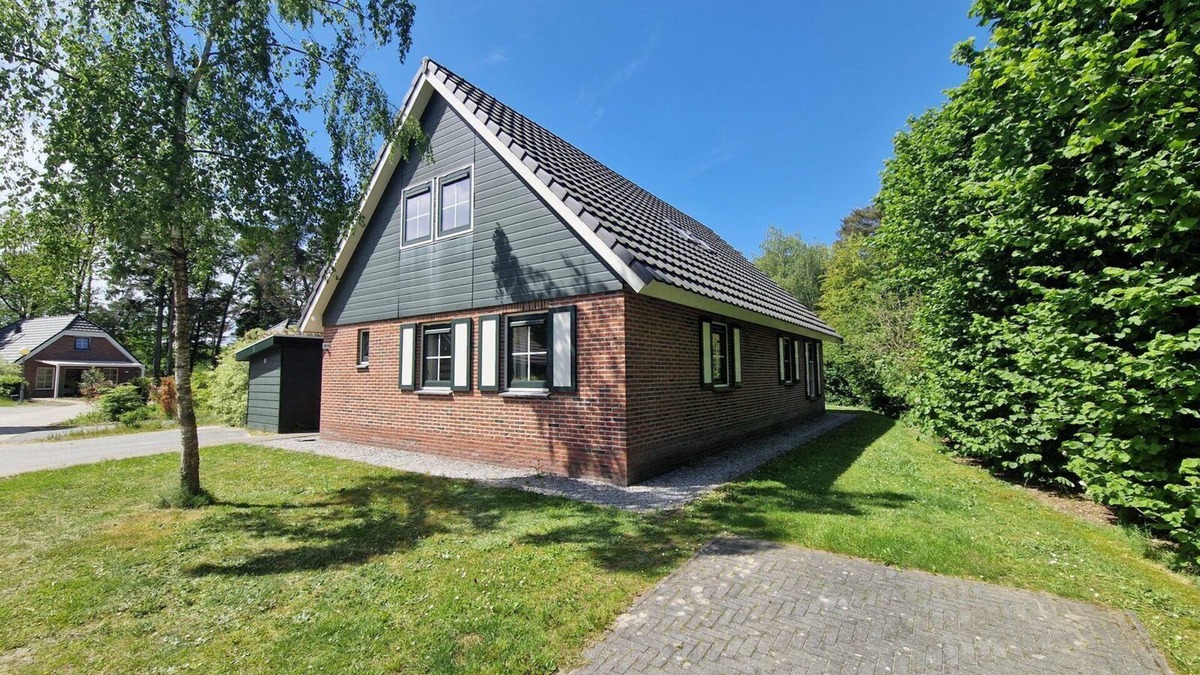 Hooghalen House | Spacious bungalow with open kitchen, terrace, 6 bedrooms and 2 bathrooms