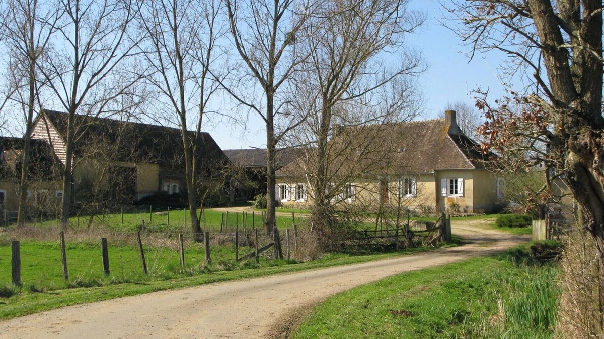 Rouperroux-le-Coquet Cottage | Spacious Country Home with Large Garden, Terrace & Modern Amenities