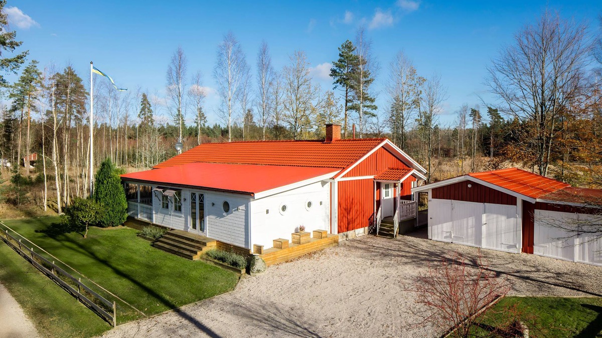 Ingelstad Cabin | Spacious Cabin for Work Crews, 10 Beds!