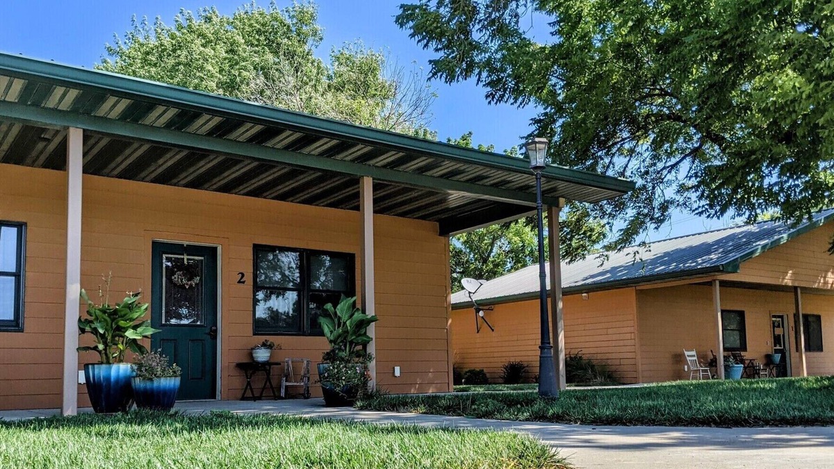 Clay County Cabin | Spacious Cabin on 40 acres